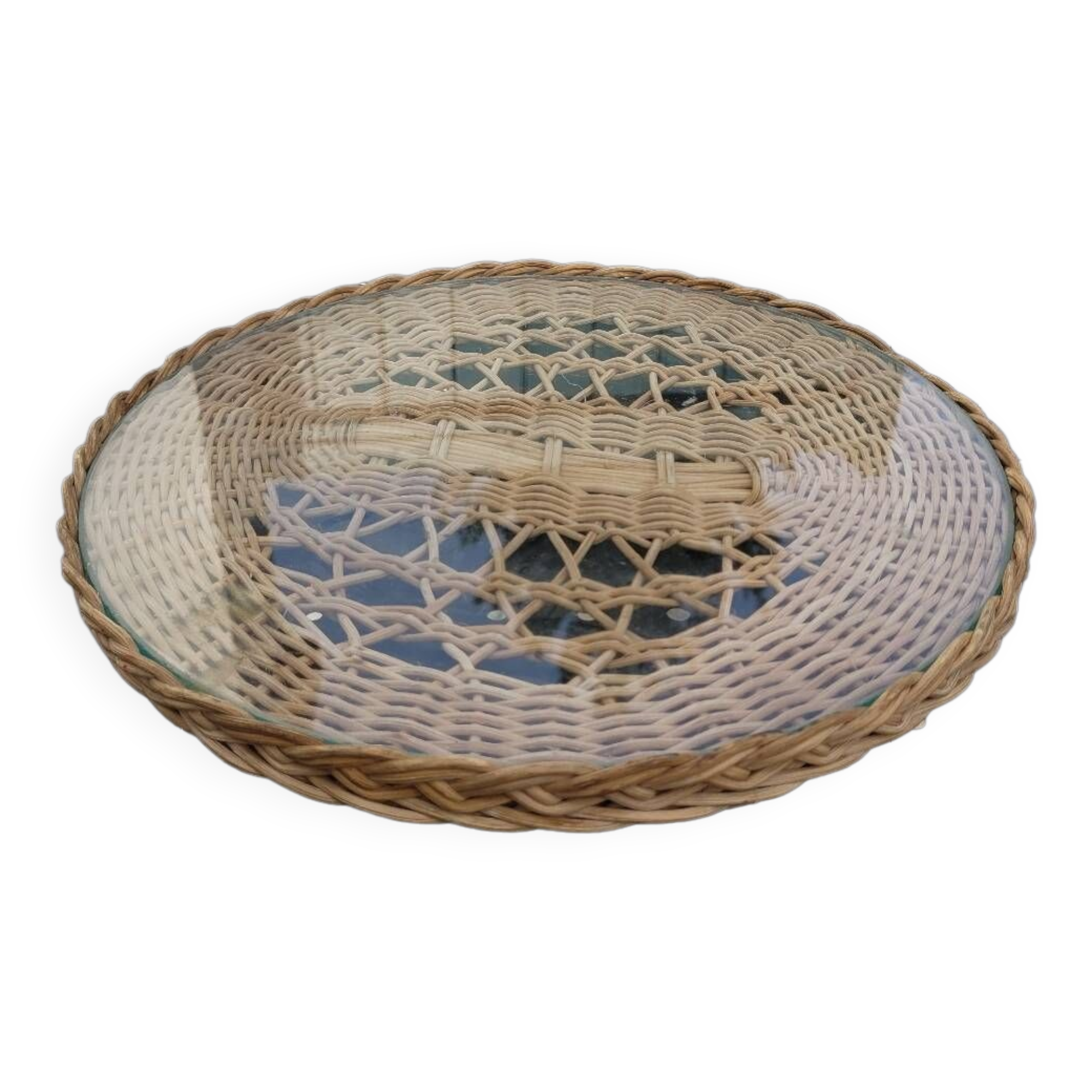 Round tray in woven wicker and glass