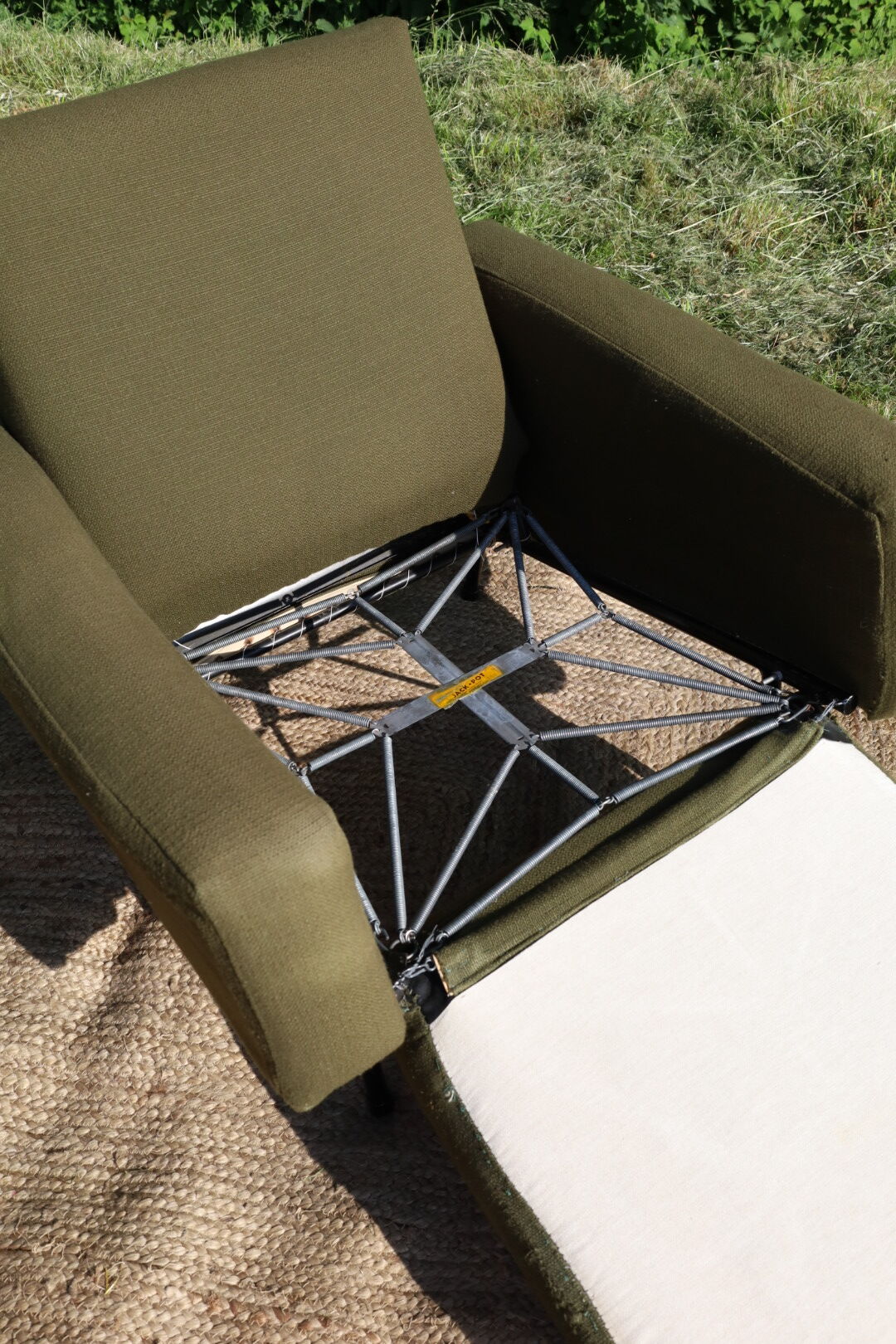 Fauteuil G10 designé par Pierre Guariche pour Airborne