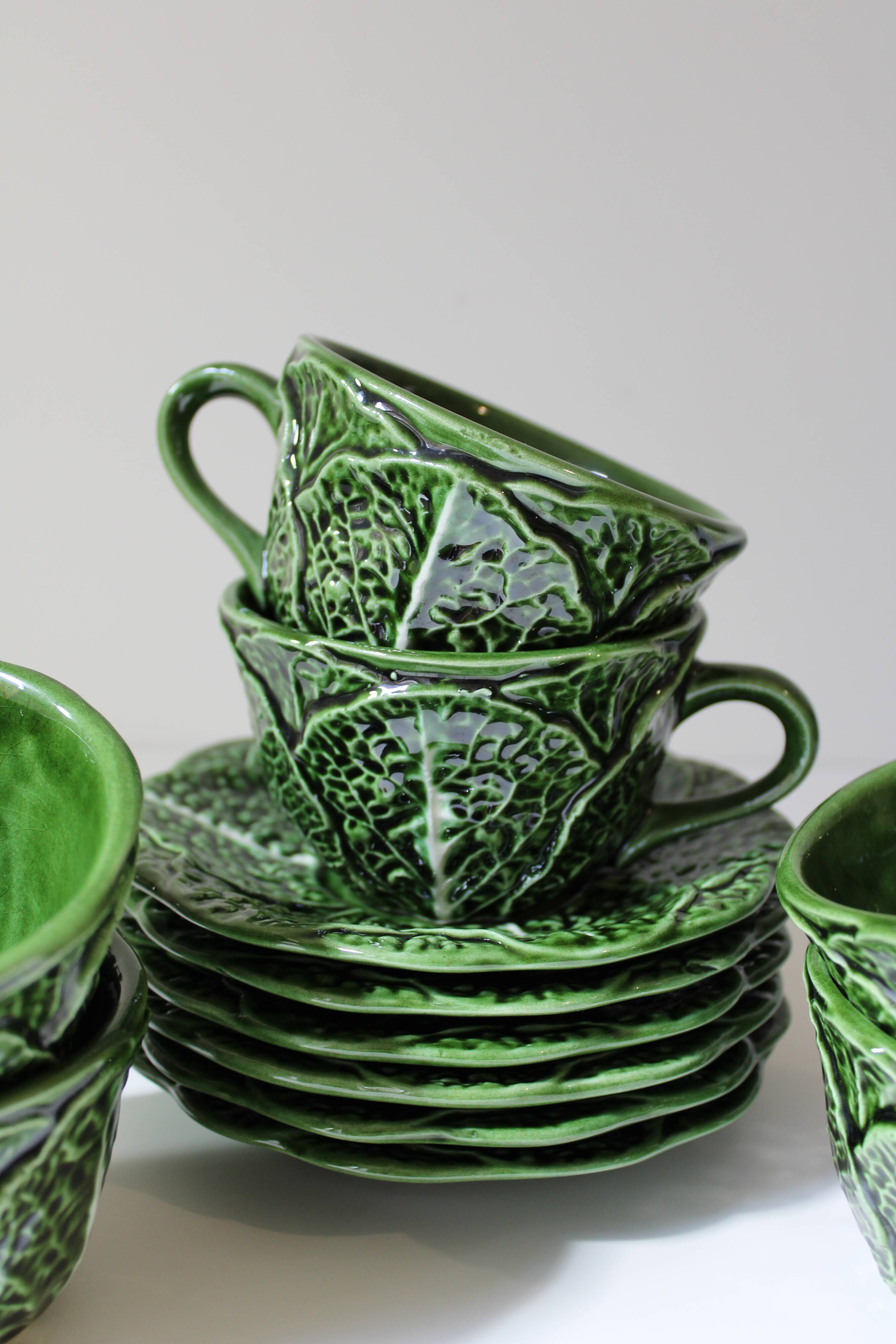 Service of cabbage cups barbotine Caldas da Rainha, Portugal