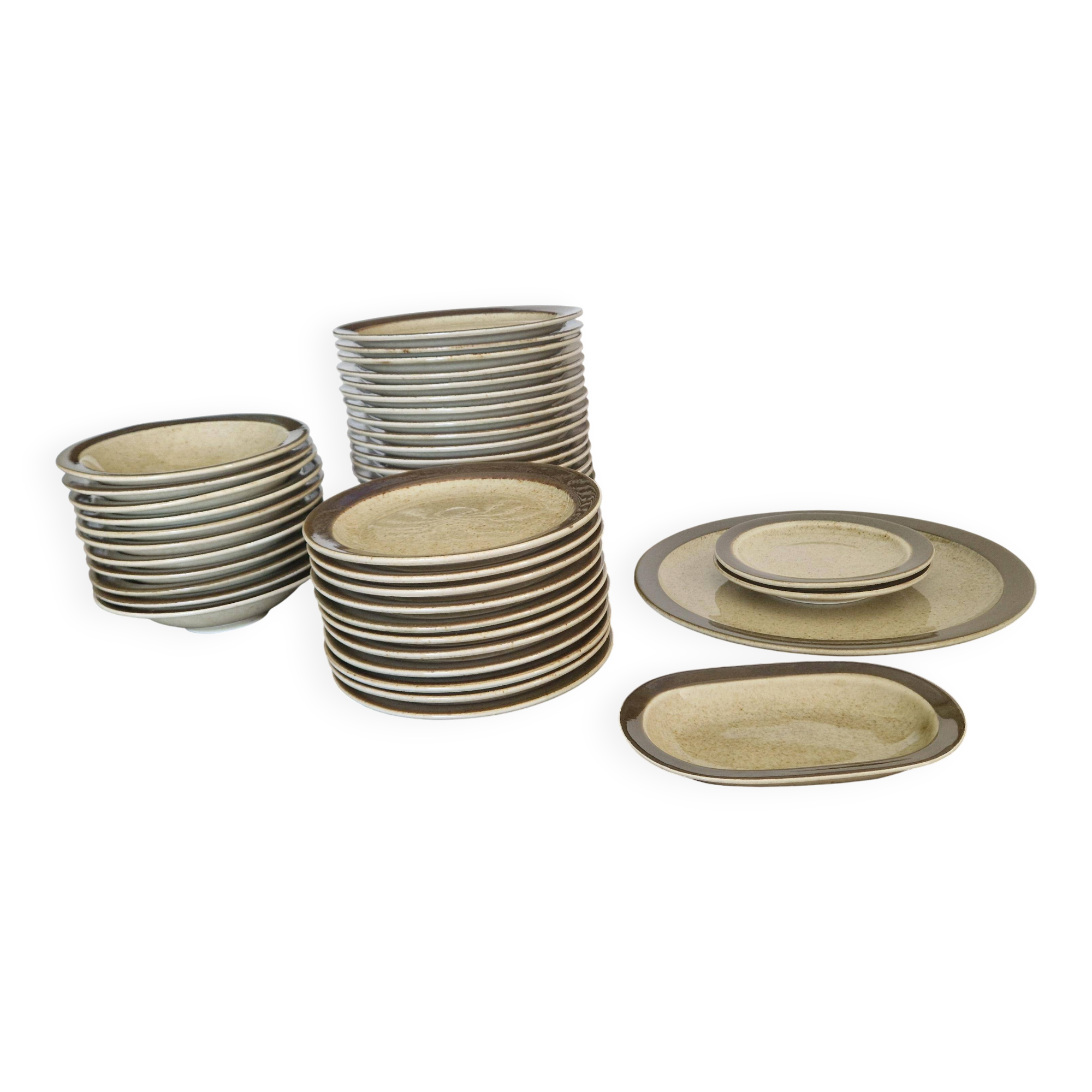 46-piece table service porcelain from the Lot, Virebent workshop.