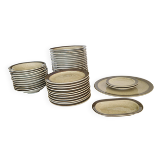 46-piece table service porcelain from the Lot, Virebent workshop.