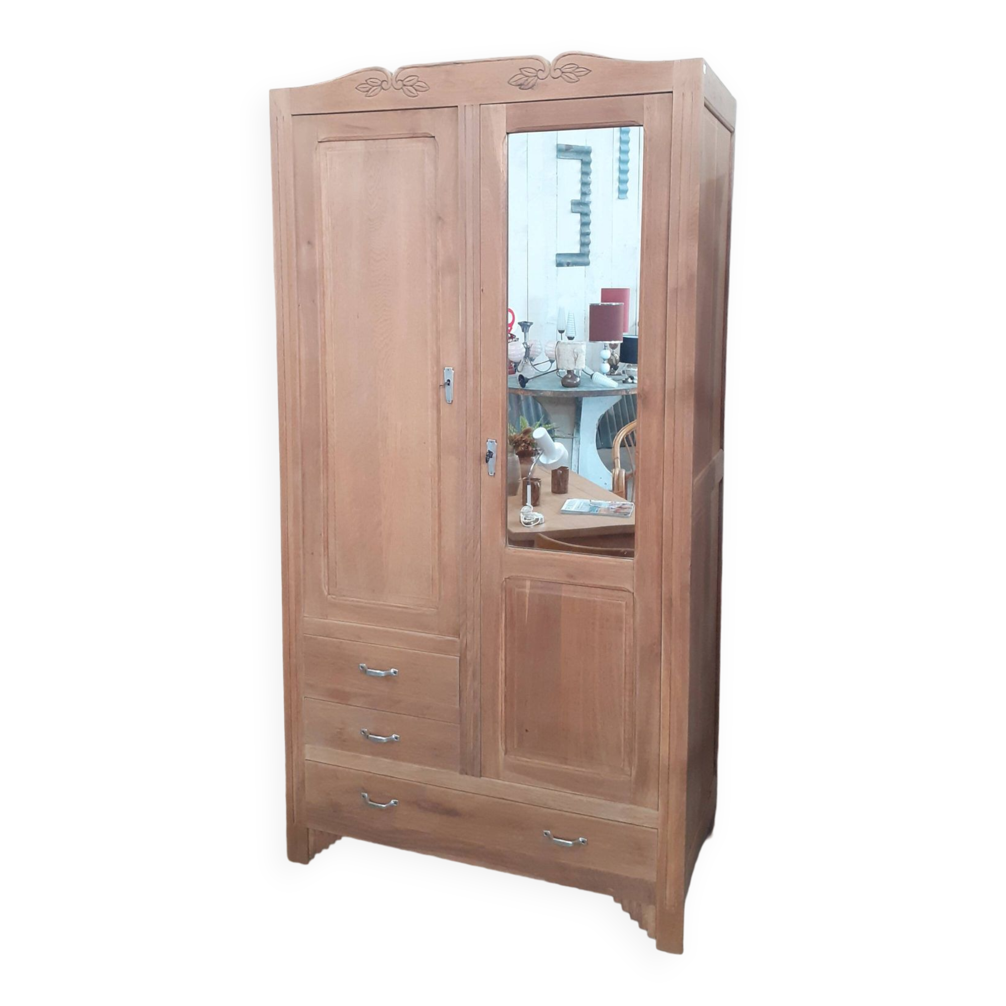Old mirror cabinet