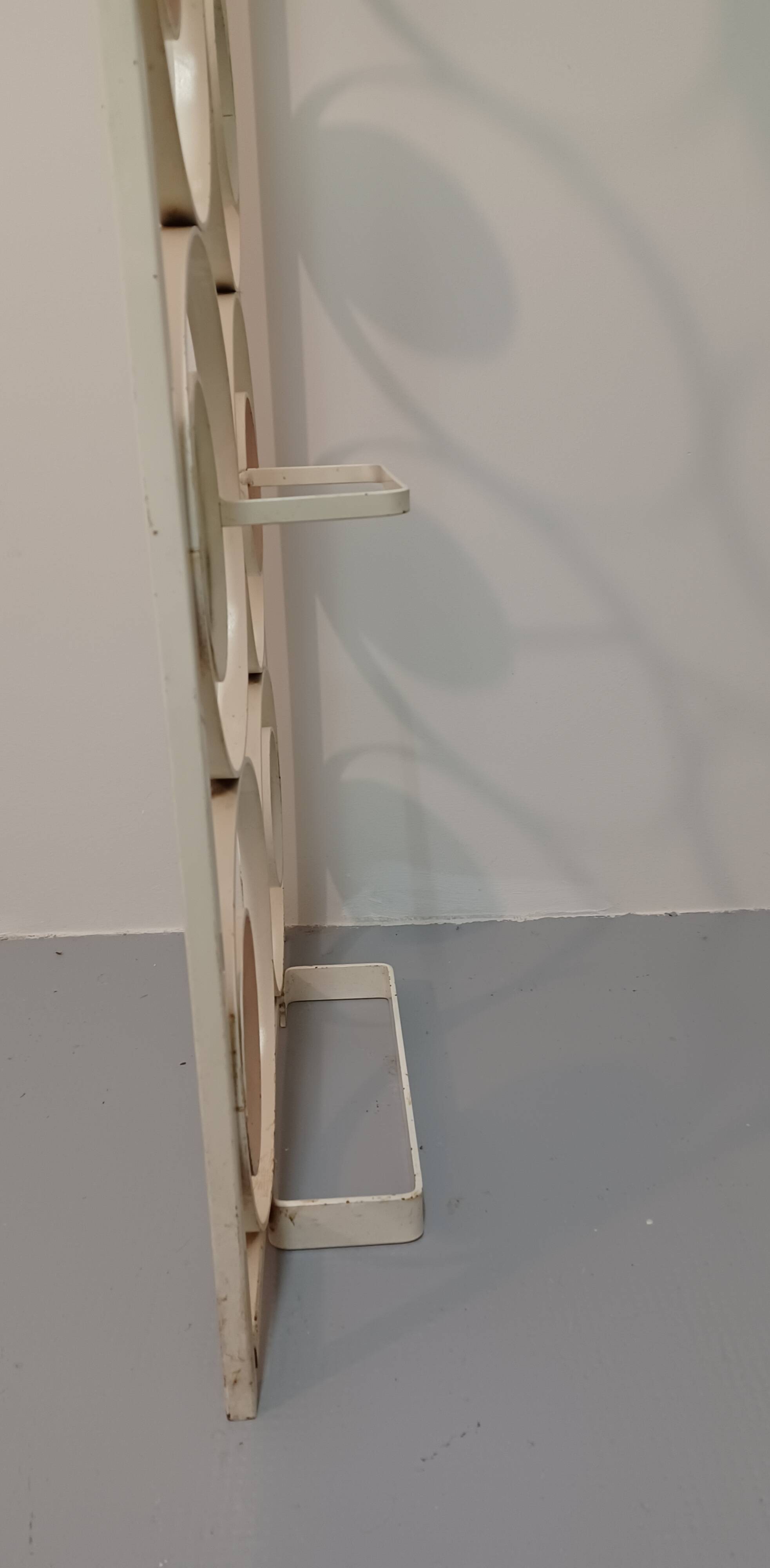 Wall-mounted locker room, 70'S