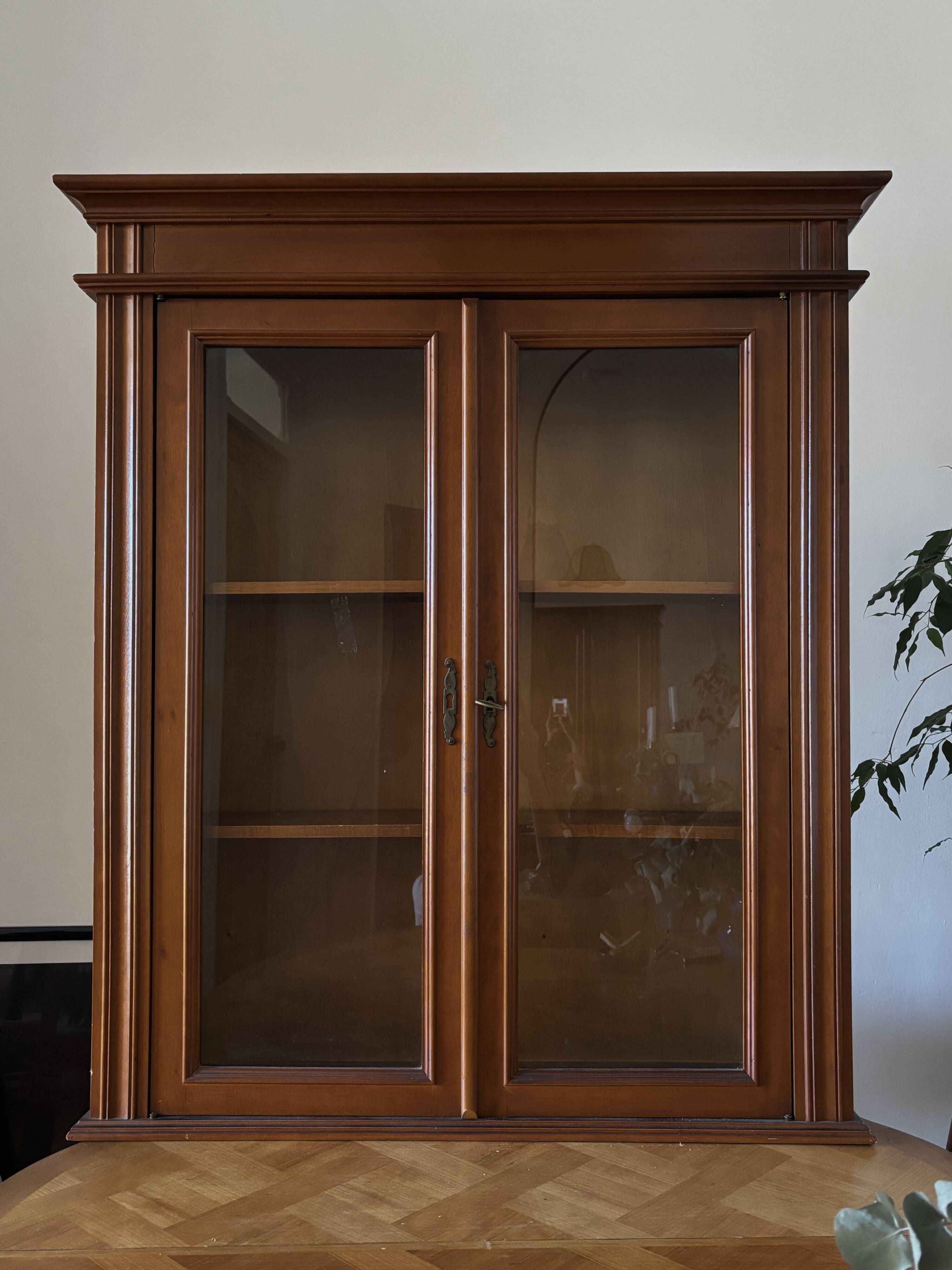 Vintage display cabinet / sideboard