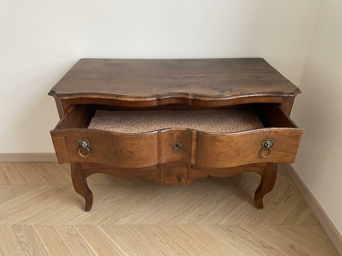 Provincial Louis XV commode in wood