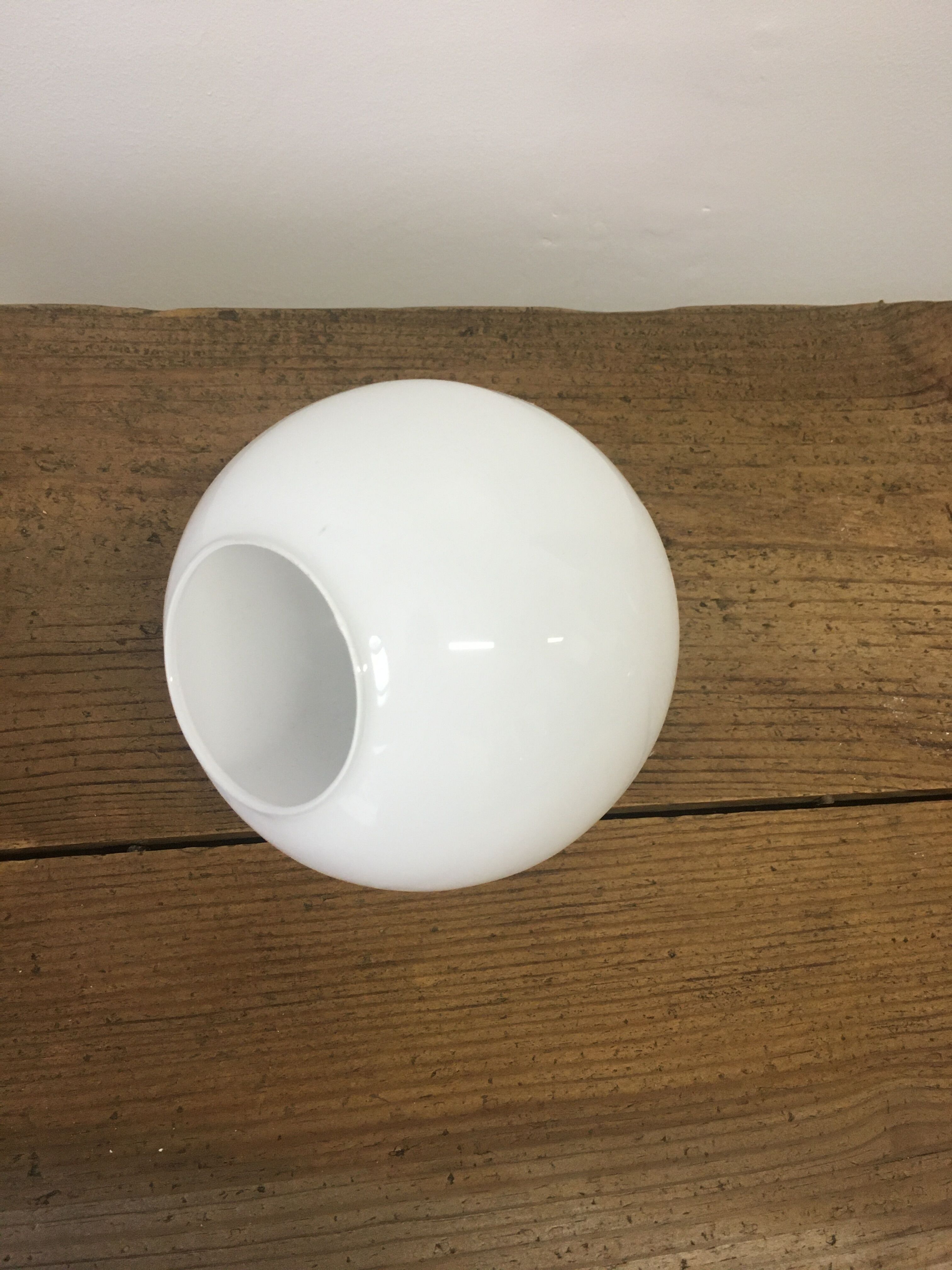 Globe en verre blanc