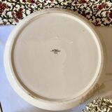 Washbasin and toilet jug in Sarreguemines earthenware.