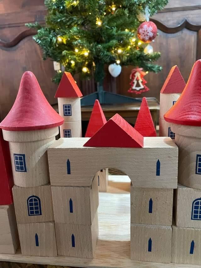 Stackable wooden building castle