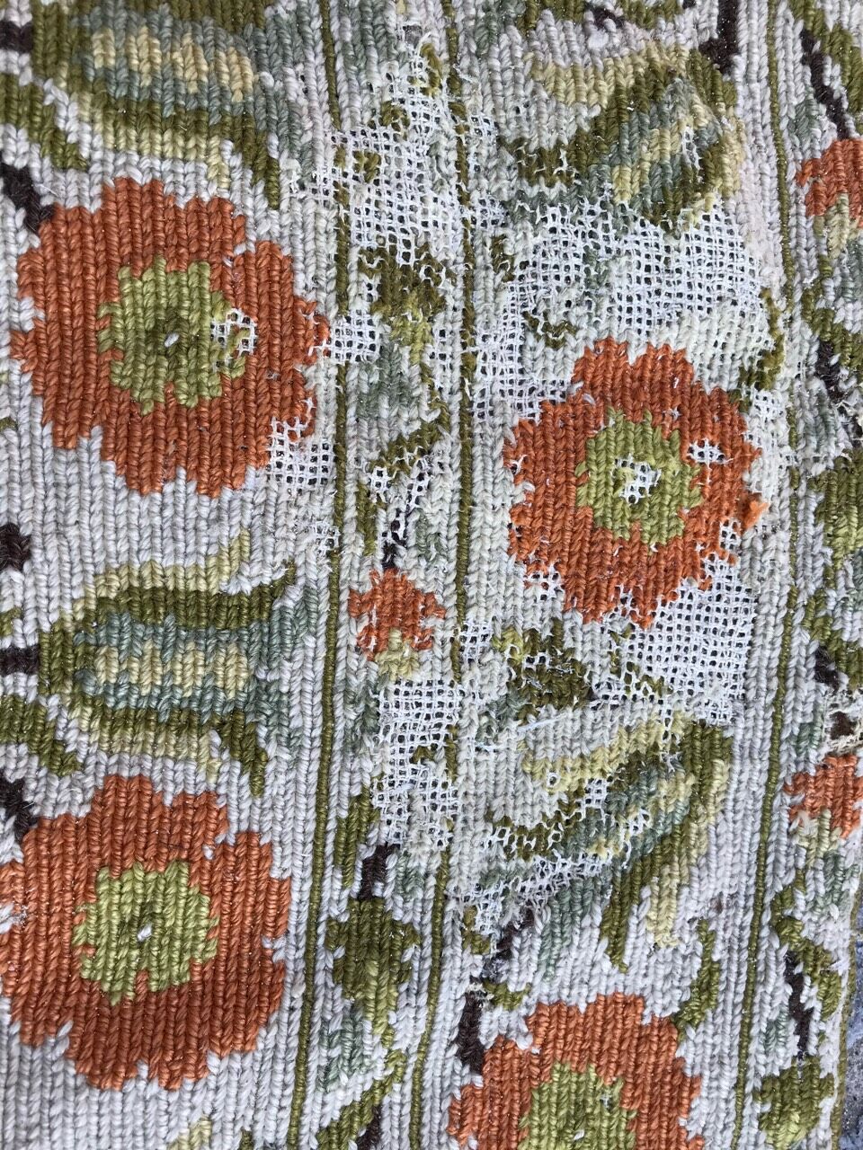 Vintage carpet with small dots 230x373 cm