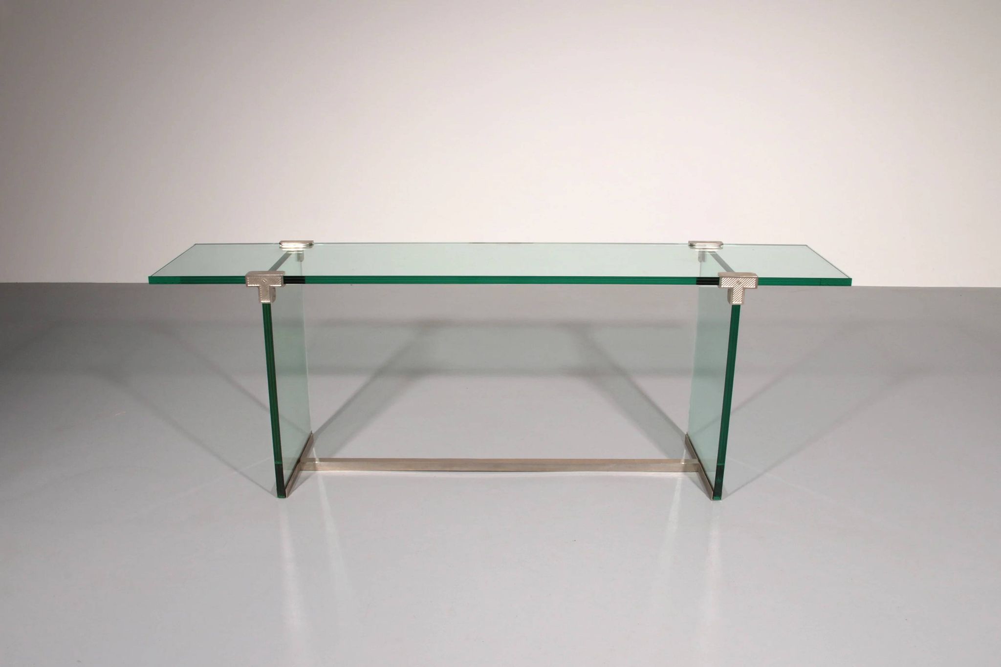 Sidetable Model T30 by Peter Ghyczy - 1970s design (2 meters long)