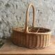 Panier en osier vintage porte-bouteilles