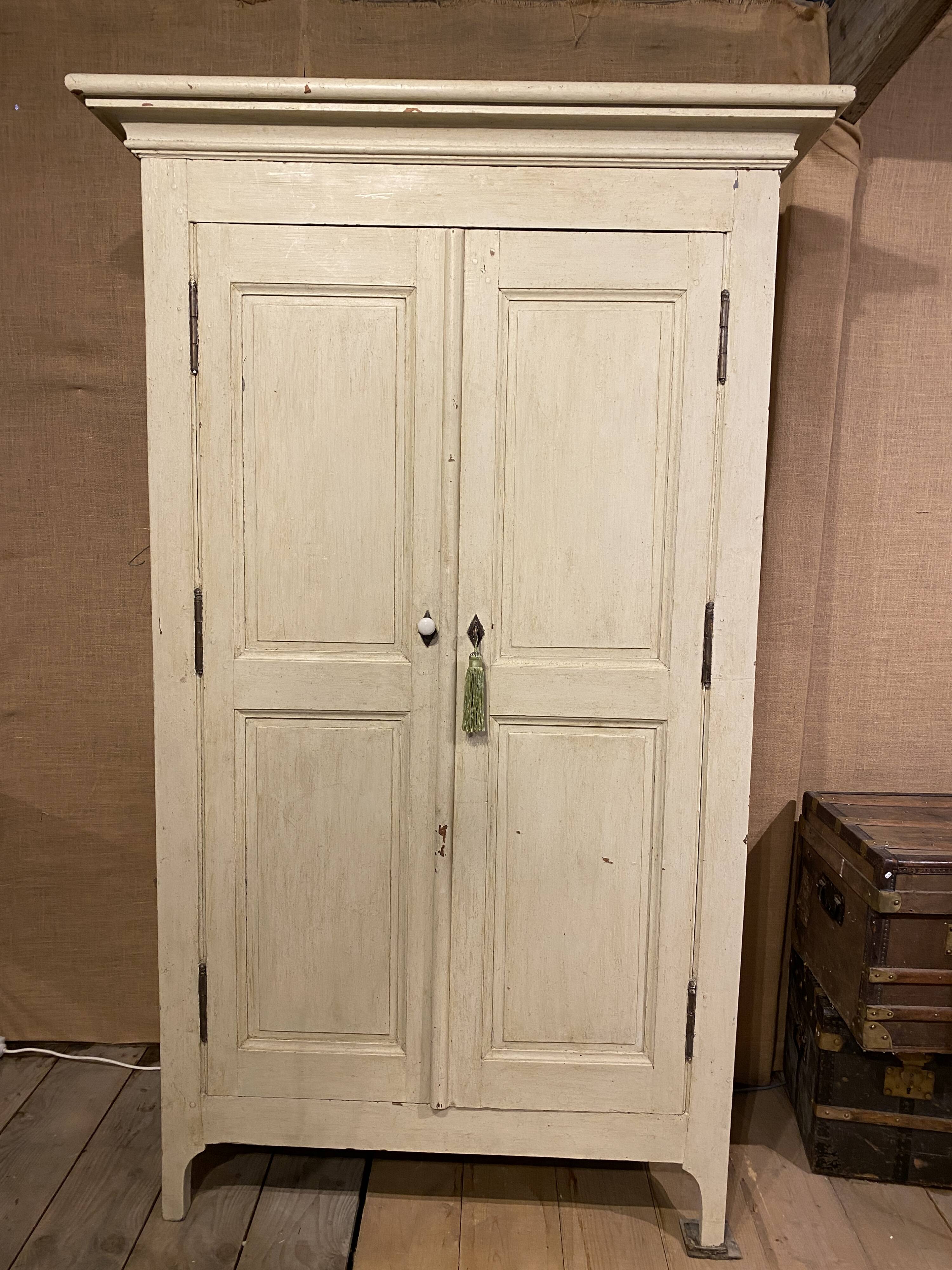 White-cream patinated wardrobe