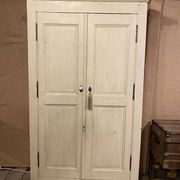 White-cream patinated wardrobe