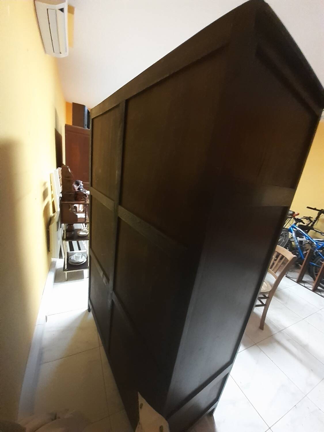 Glass cabinet/display cabinet/bookshelf