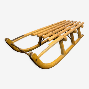 L'alpine wooden sledge