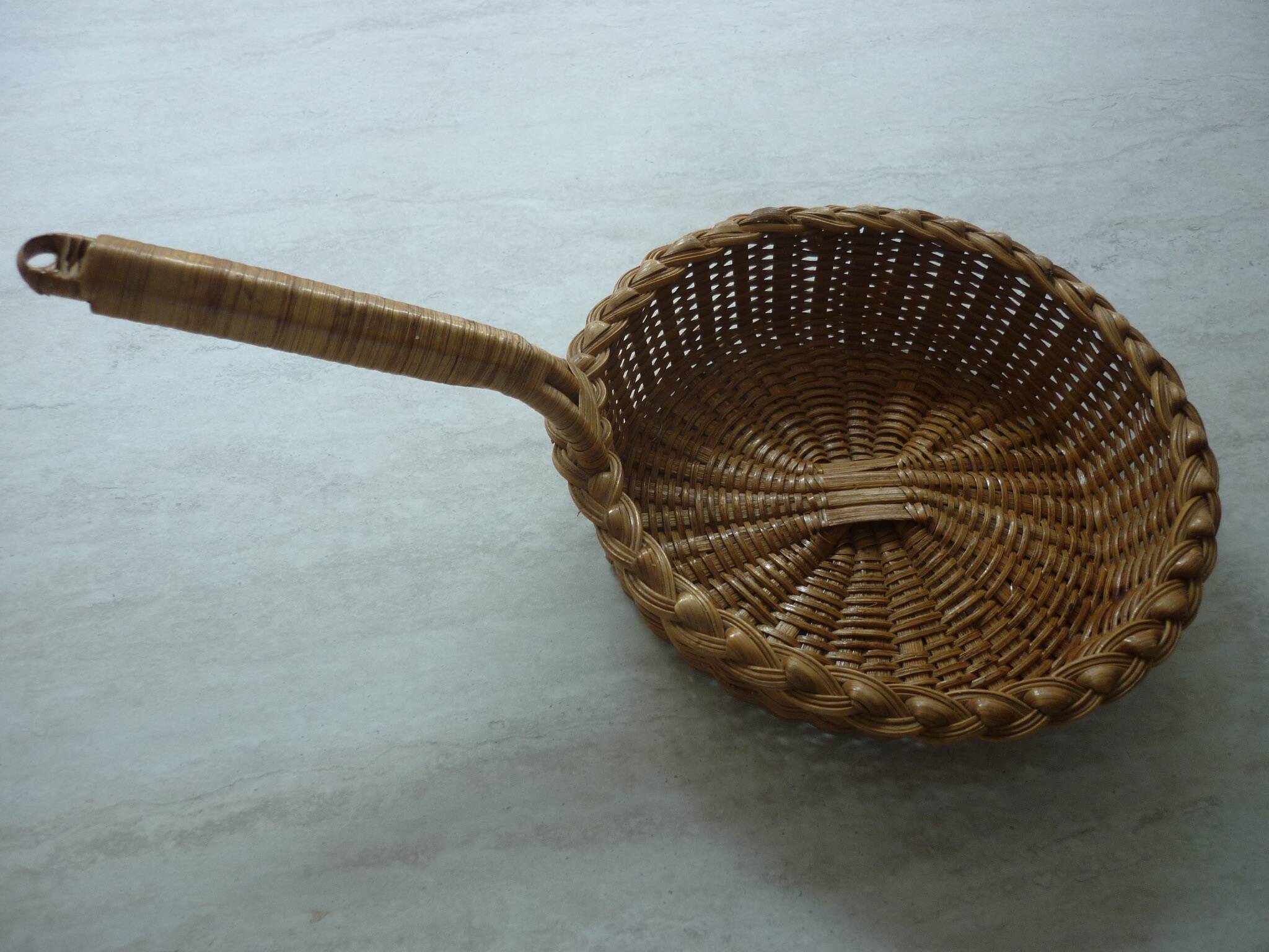 Wicker stove-shaped basket