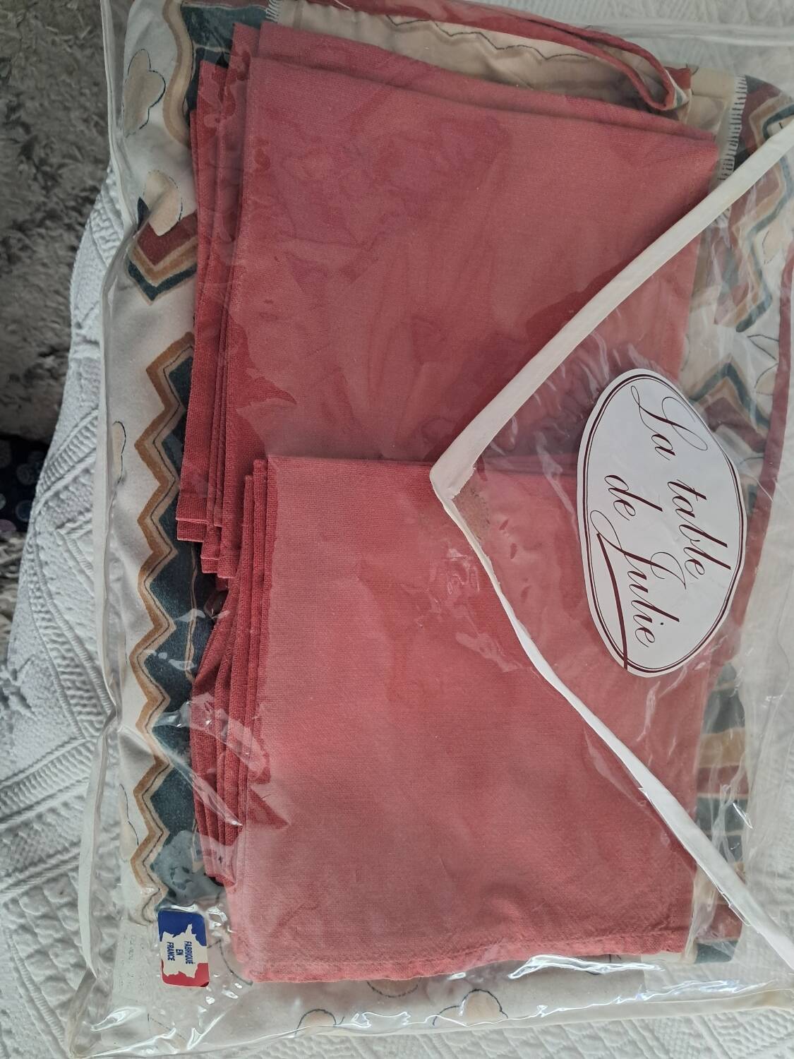 Oval tablecloth for 12 place settings