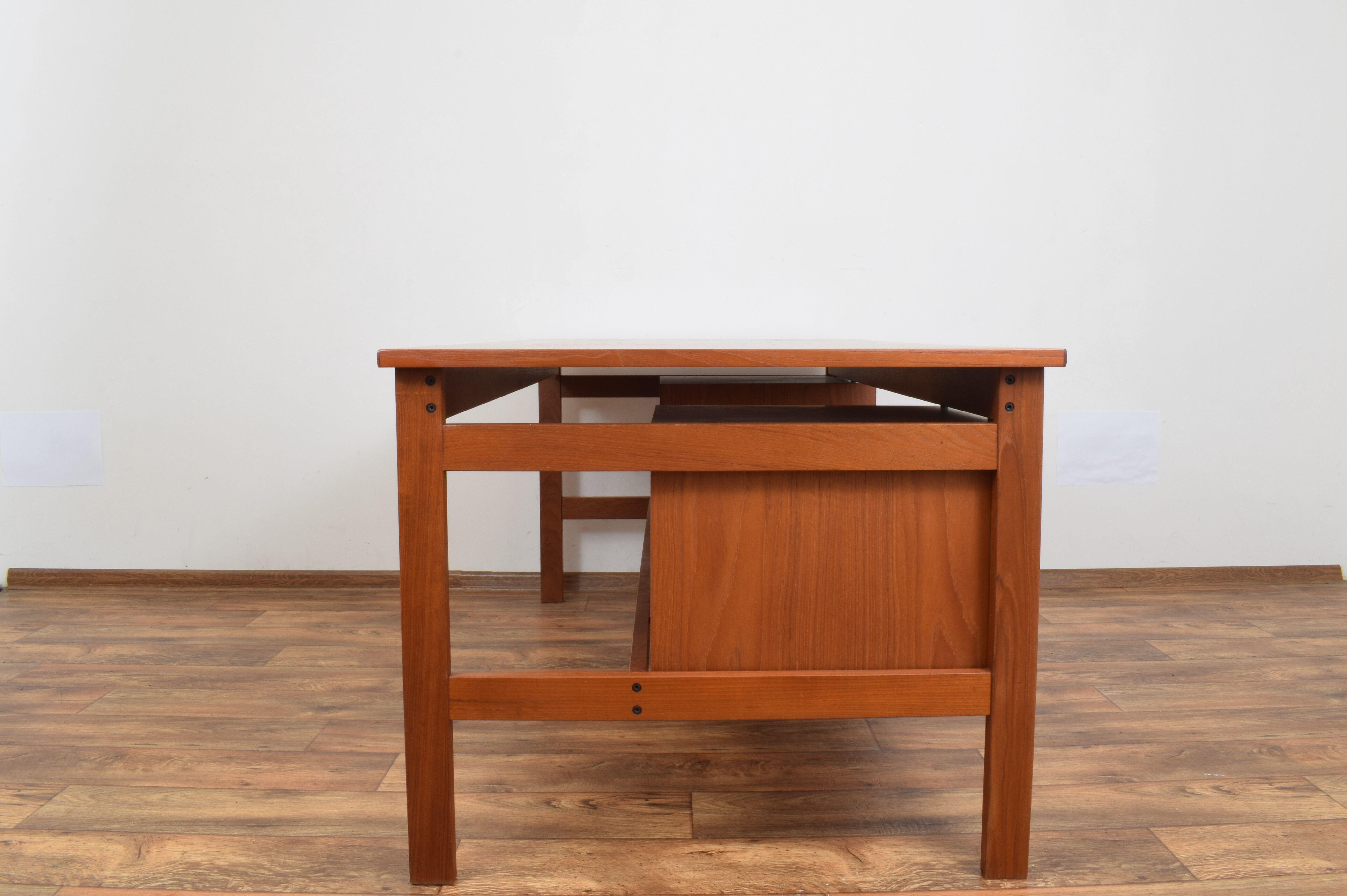 Mid-century danish teak desk, 1970