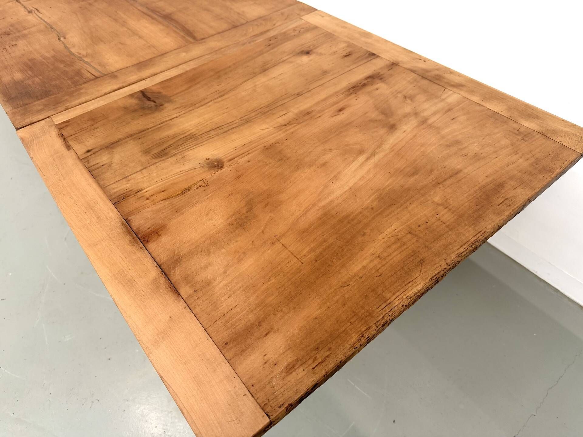 Large extendable farmhouse table in solid cherry wood - 1900s
