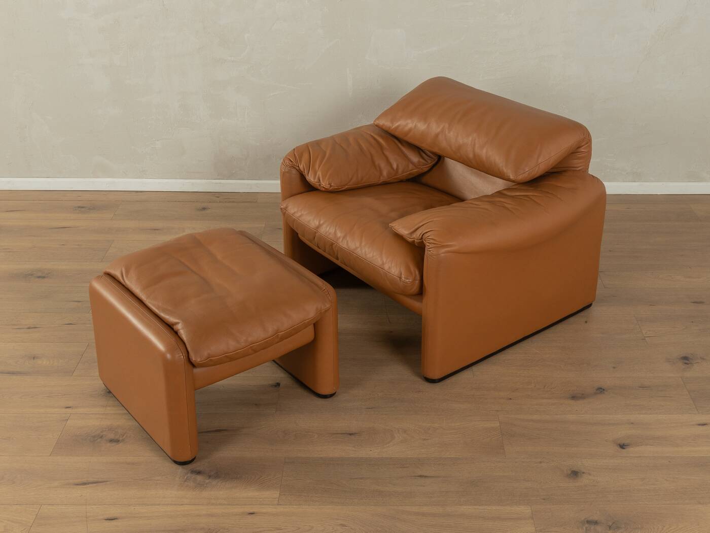 675 Maralunga armchair with ottoman by Vico Magistretti for Cassina, 1970s, original cognac brown leather