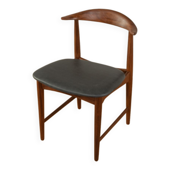 “Cowhorn Chair”