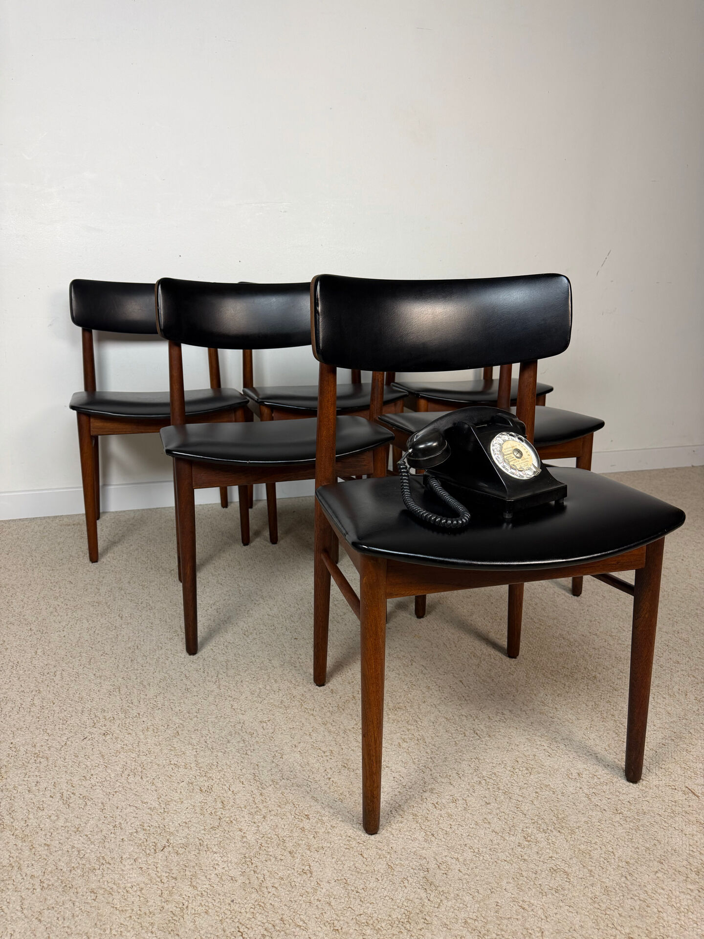 6 vintage Scandinavian chairs attributed to SAX – 1960s