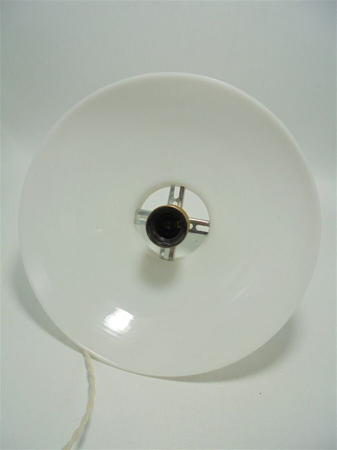 White opaline suspension