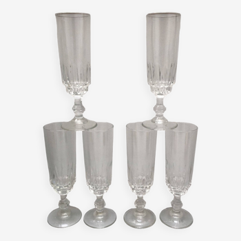 Set of 6 lance model champagne flutes, design made in France from the 1970s.