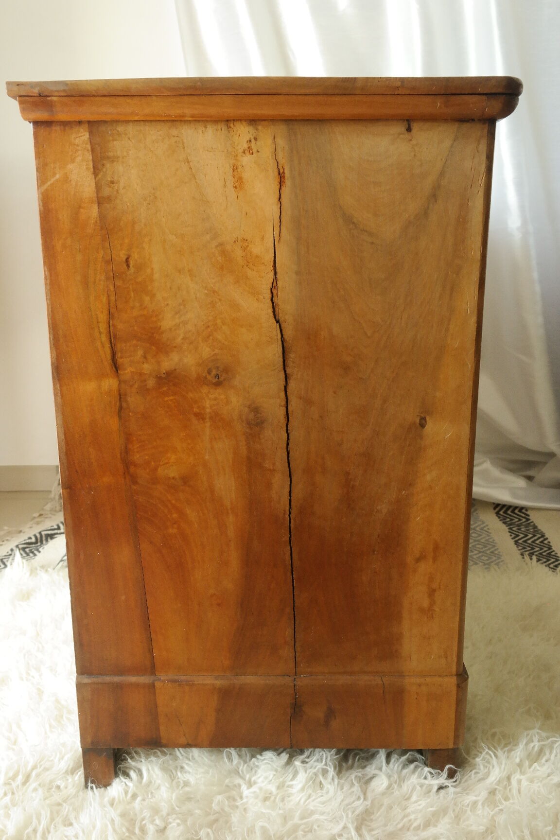 Louis Philippe style chest of drawers in light walnut, 20th century