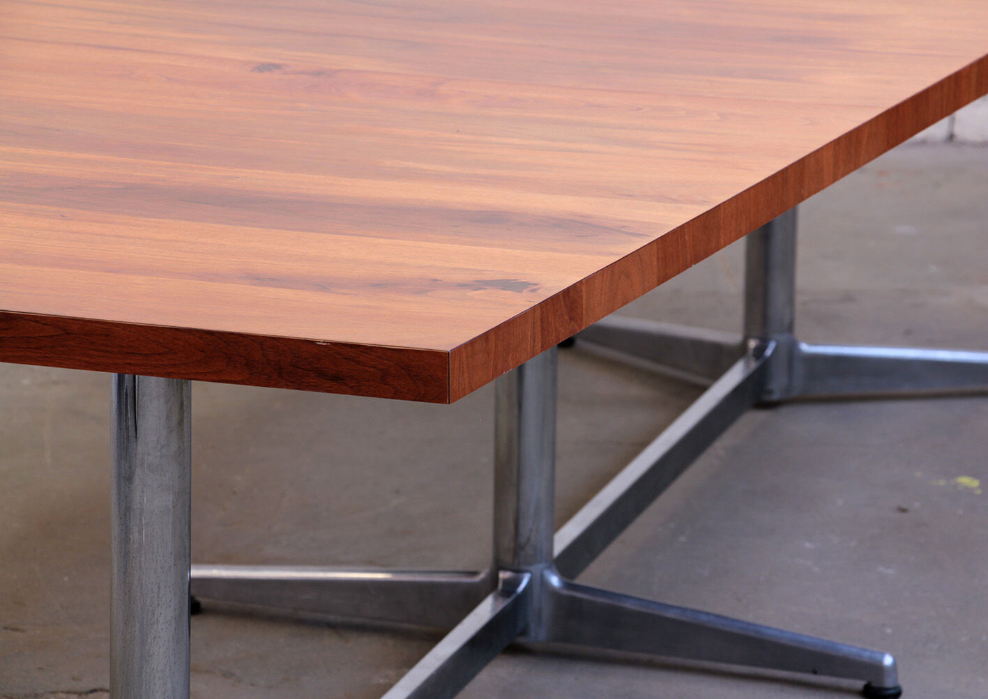 Castelli Lecture Table