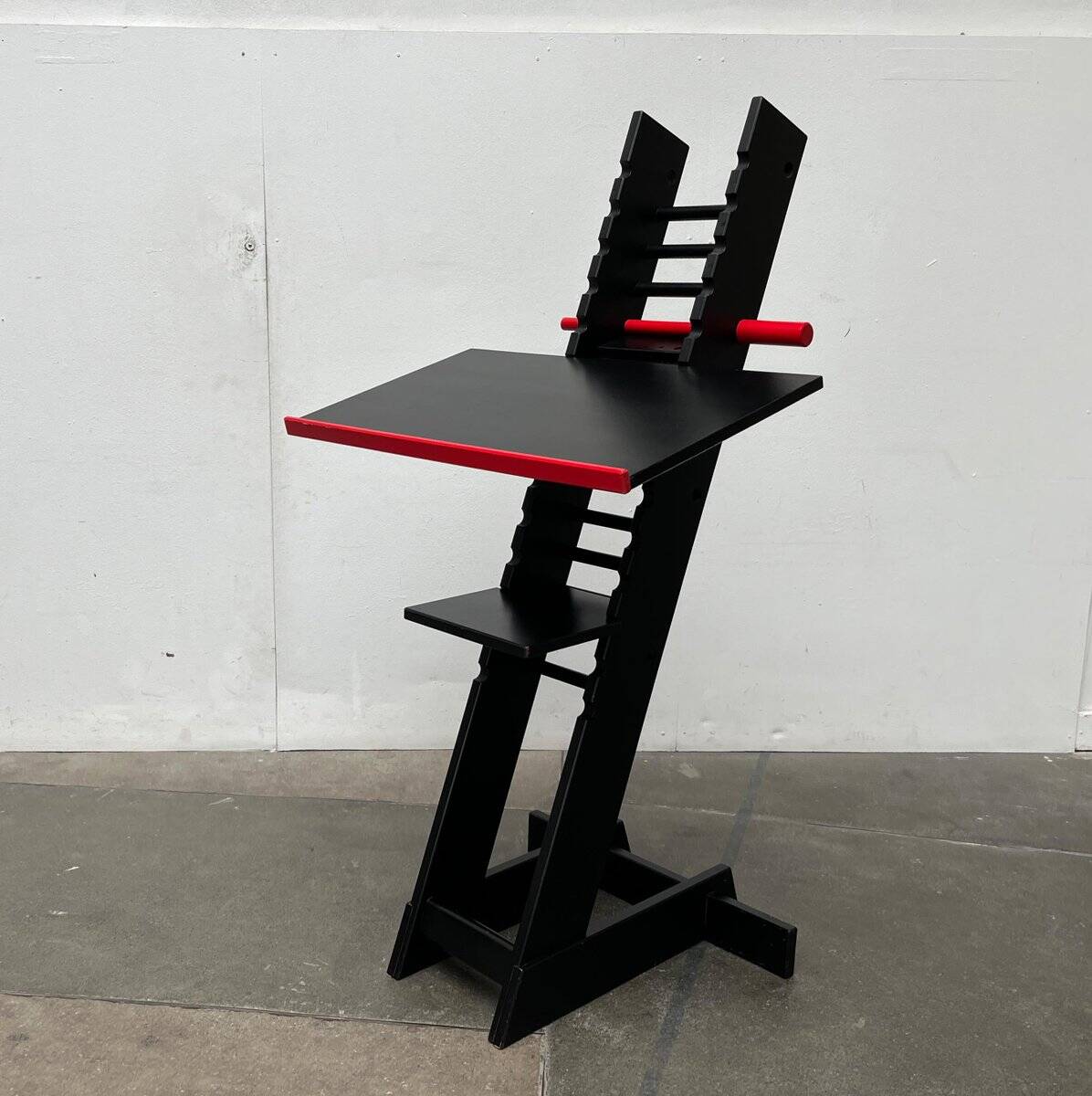 Postmodern standing desk by Holznest Design