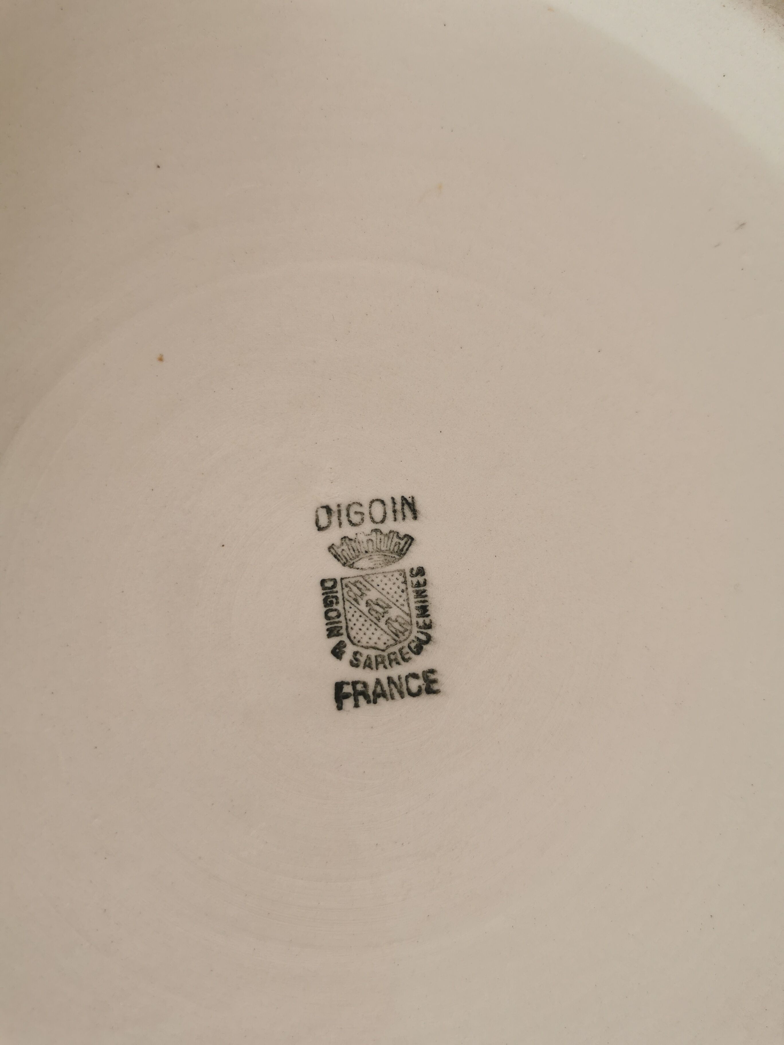 Salad bowl in pink faience Digoin