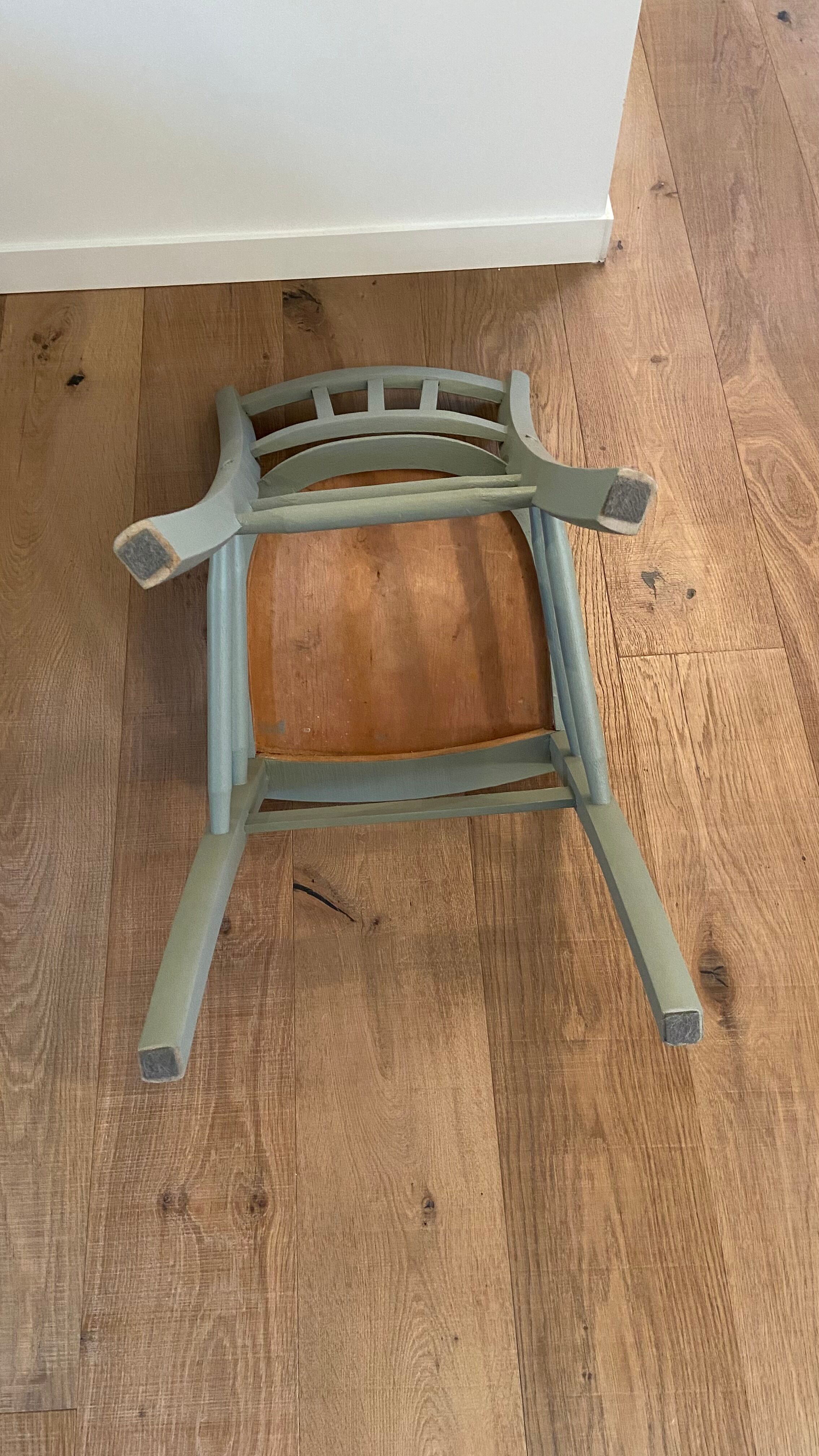 Chaise bistrot Luterma vintage verte grisée