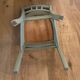 Chaise bistrot Luterma vintage verte grisée