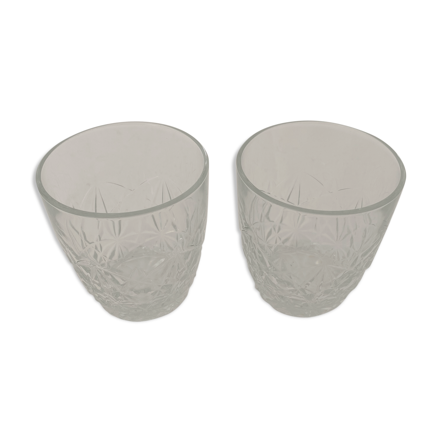 Set of 2 glasses with chissed water