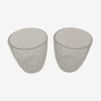 Set of 2 glasses with chissed water