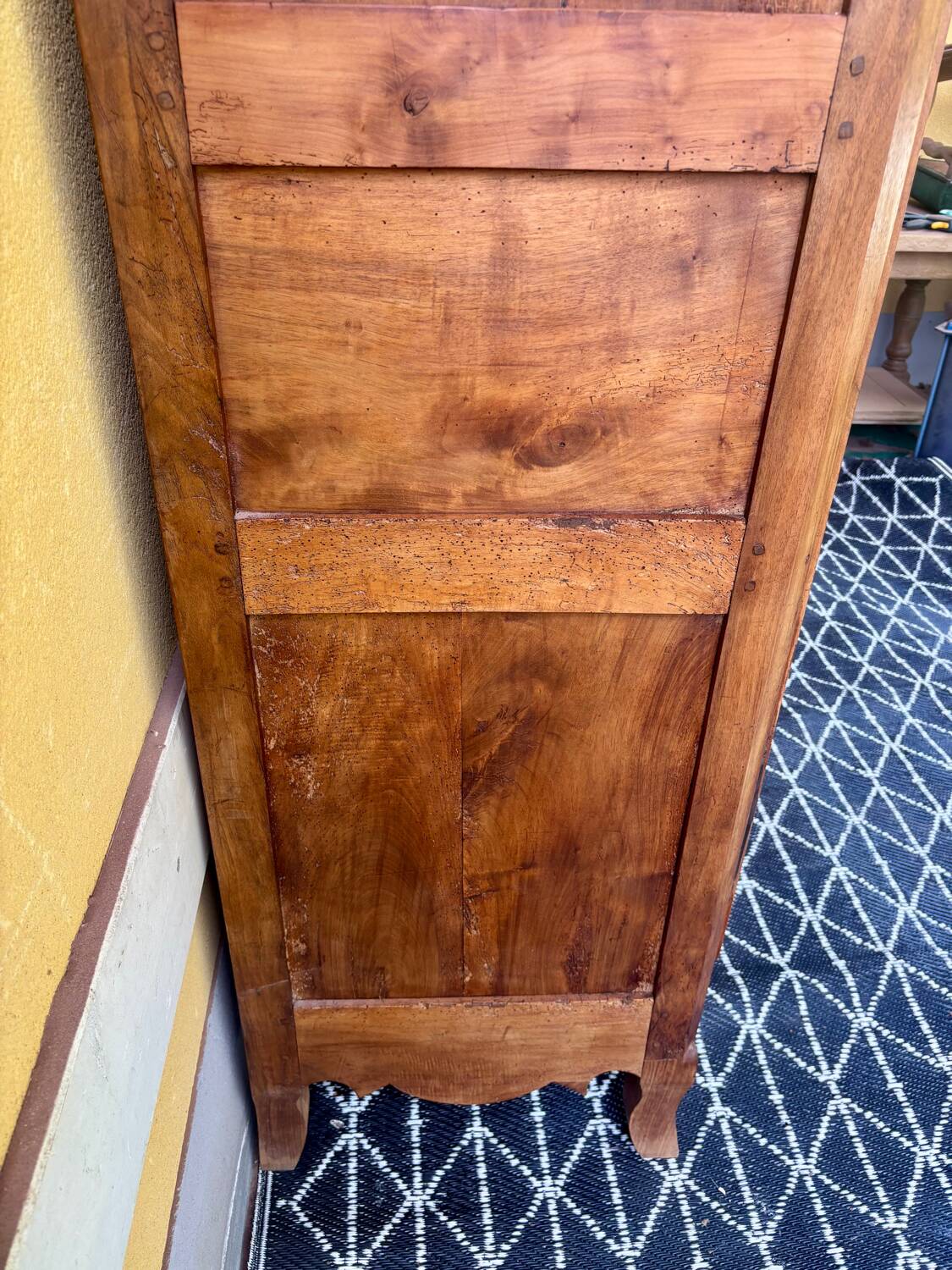 Armoire ancienne française en noyer massif – style Louis XV, fin XIXe siècle