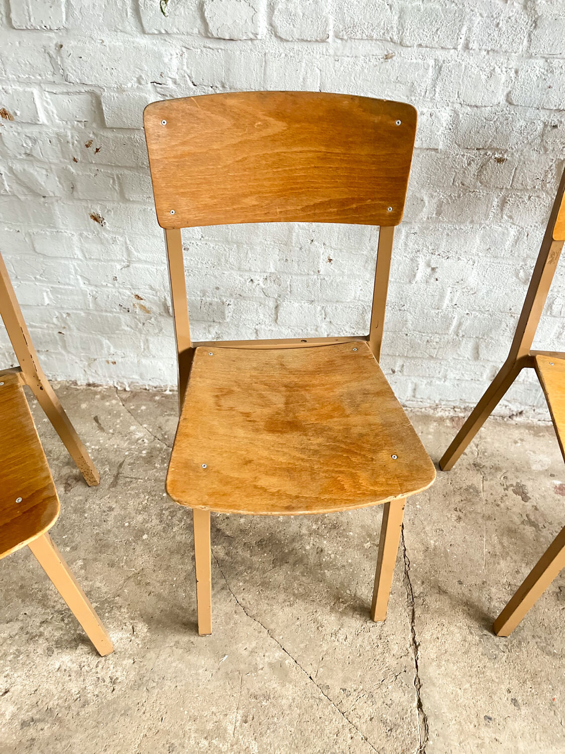 Série de 4 chaises d’école taille adulte