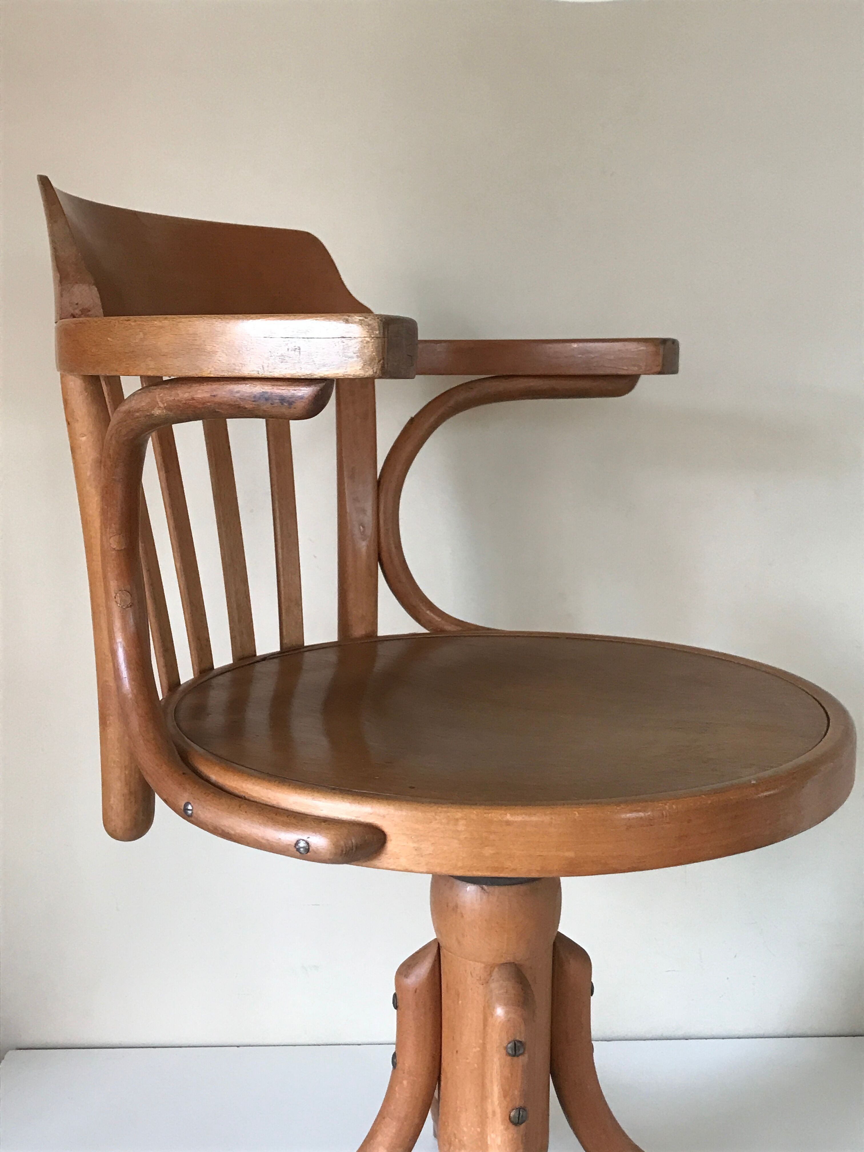 Fauteuil tournant thonet