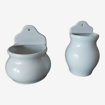 2 ceramic pots