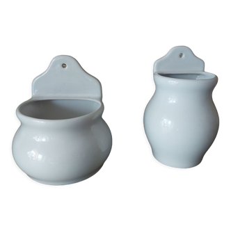 2 ceramic pots
