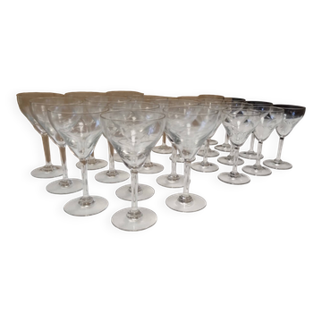 set of 23 champagne glasses or wine glasses in chiseled crystal.
