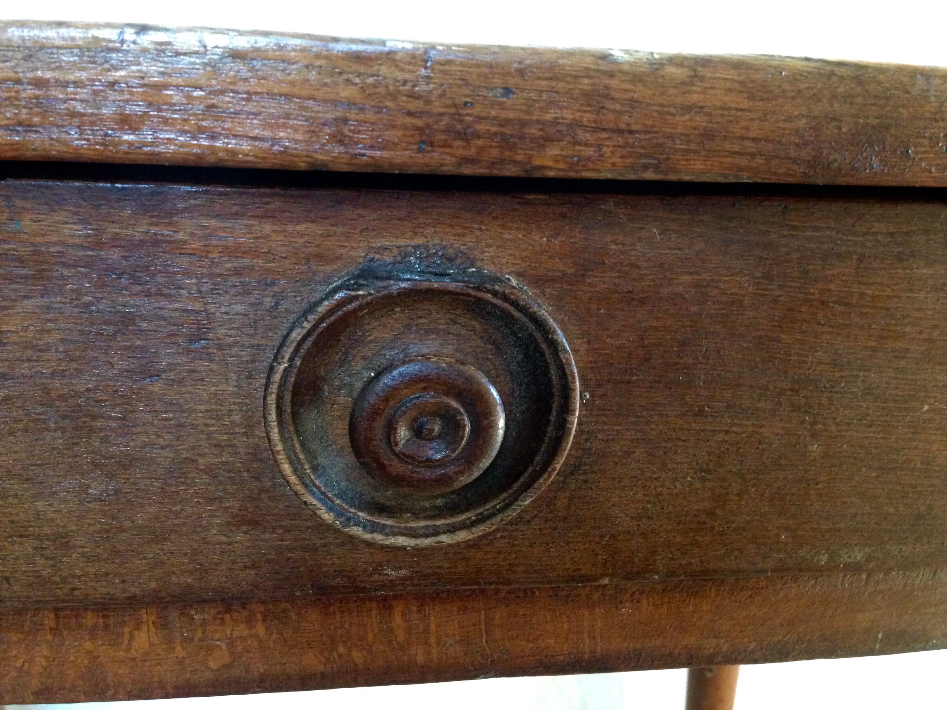 Table d'appoint pieds en bois tourné