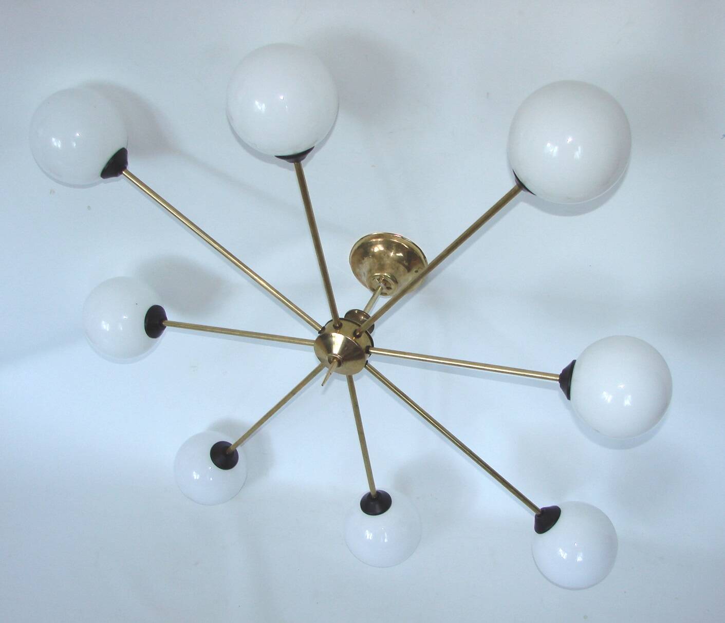 Lustre de style Stilnovo en laiton, métal et verre, années 1960