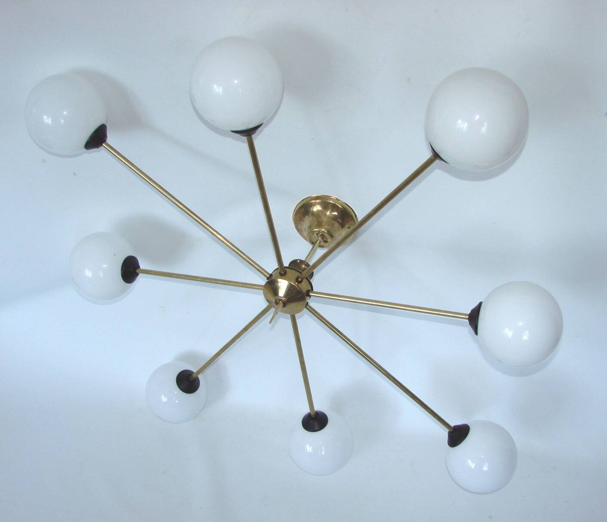 Stilnovo 1960s-style chandelier | Brass, metal and glass | 8x E14 | Vintage