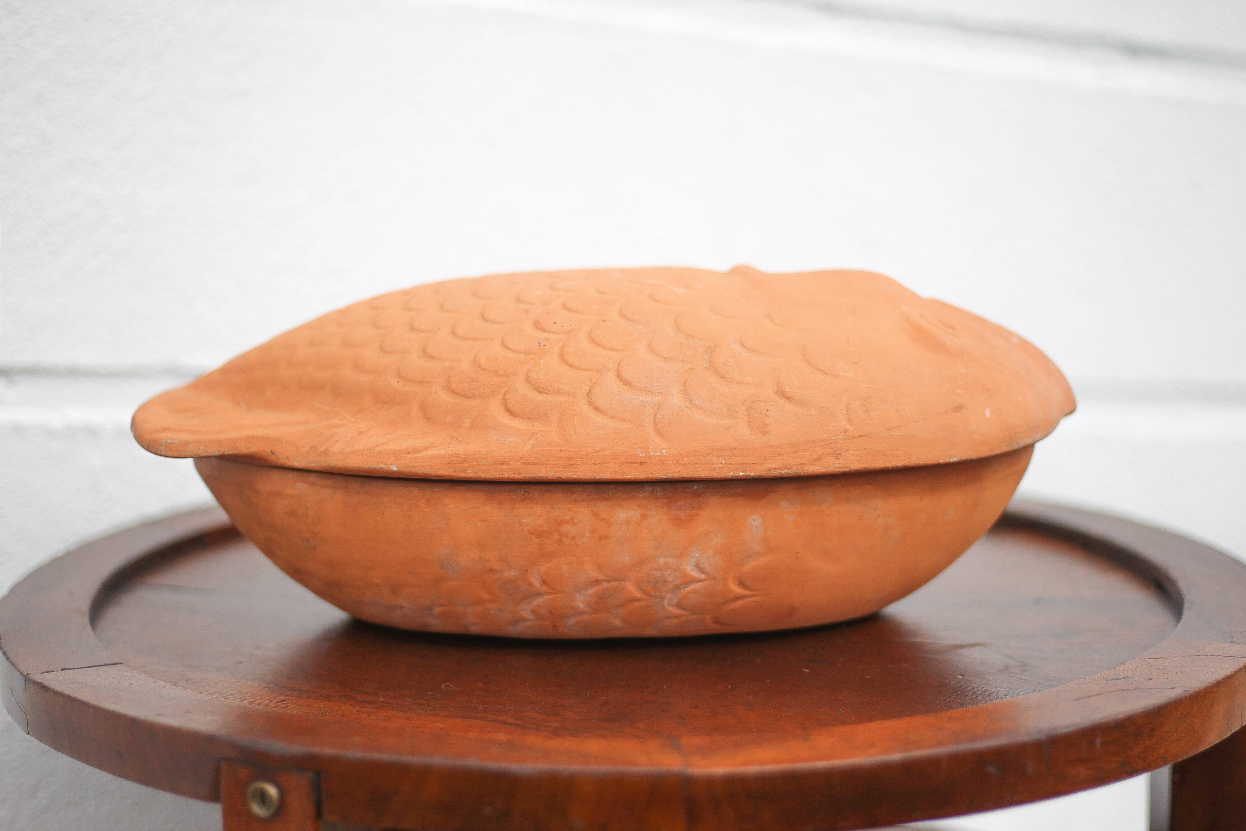 Vintage fish-shaped terracotta dish, zoomorphic dish