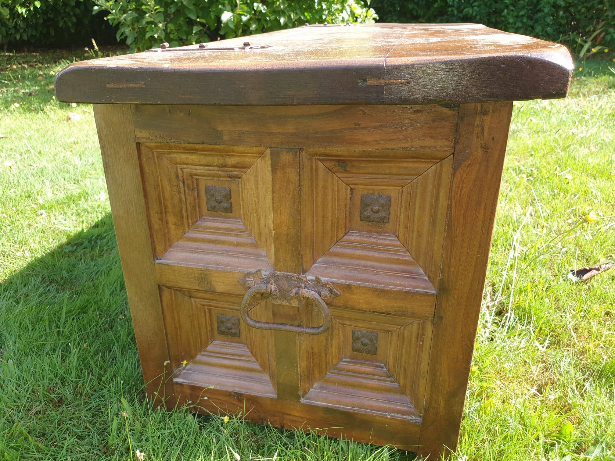 Chest - Walnut - Very good condition
