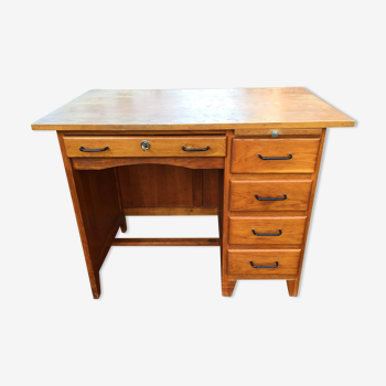 Vintage oak desk with 5 drawers and 1 pull.