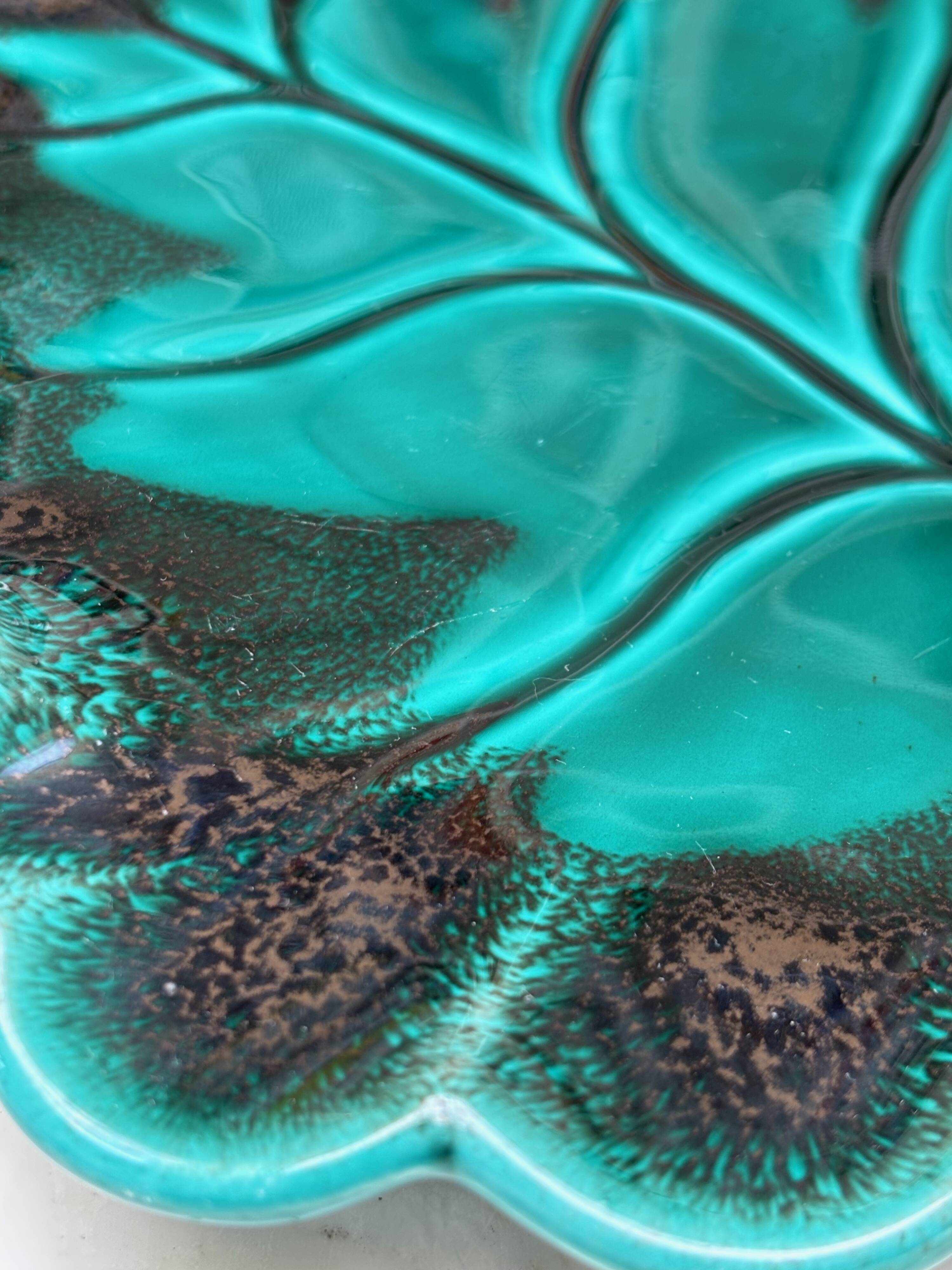 Vintage slip serving dish - Green leaf with black veneered edge