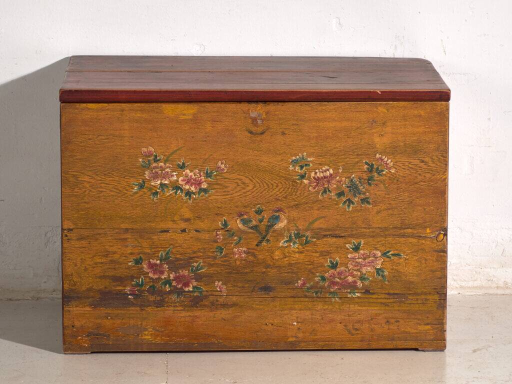 Antique Chinese chest with painted flowers in elm – China, circa 1900